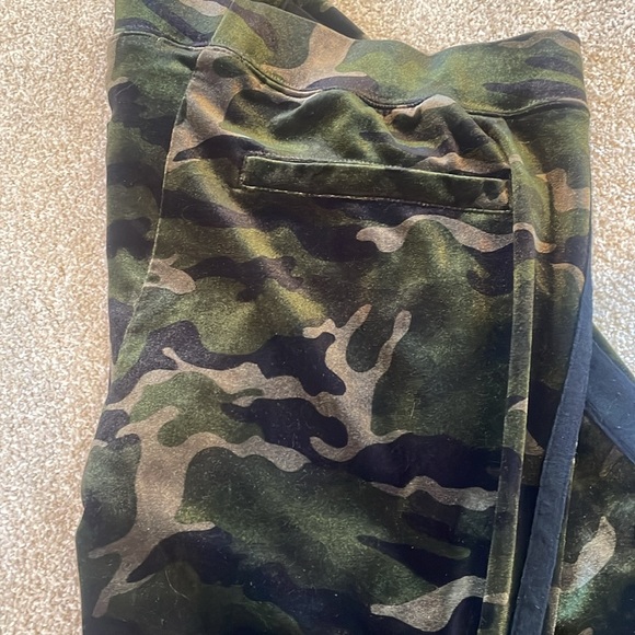Pam and Gela CAMO side slit velvet velour track pants size small - Picture 7 of 7